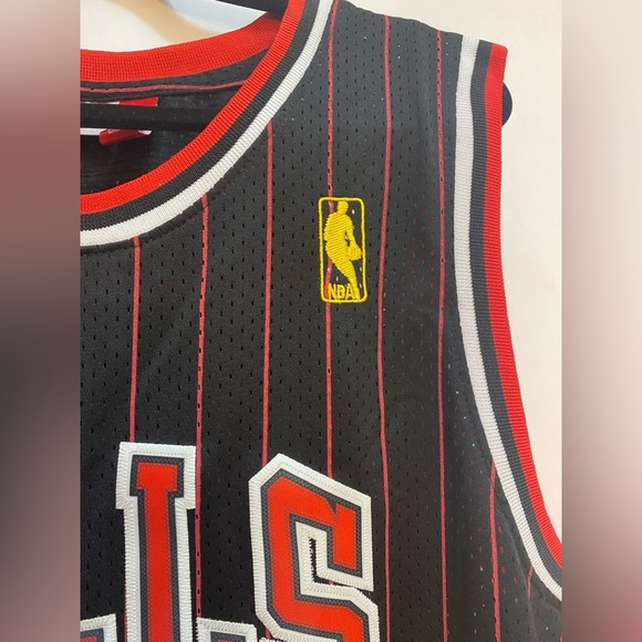 Mitchell & Ness NBA Authentic Michael Jordan Bulls Jersey 96-97 Size XL W/Socks - Picture 3 of 8